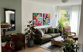 A Room In A Modern Apartment Near The Belinson Schneider Hospital And The Red Line To Tel Aviv